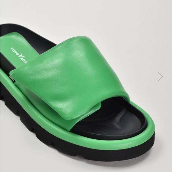 Slippers - Picture 3 of 5